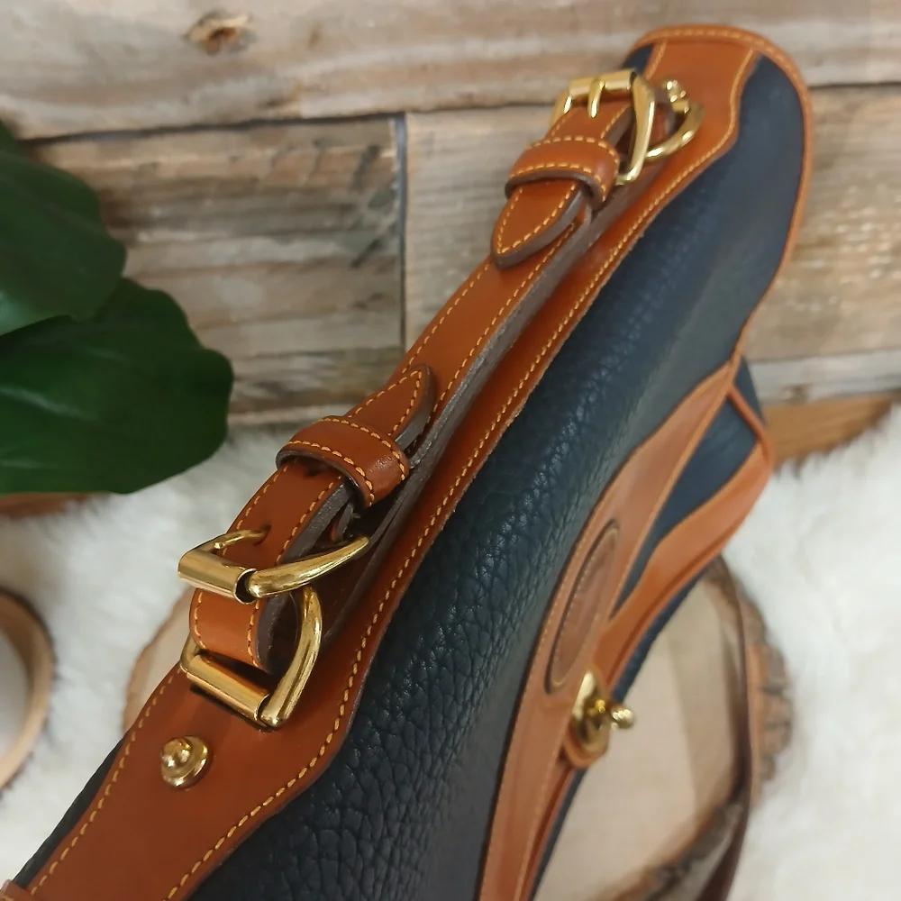 Vintage Dooney & Bourke Messenger Bag - Picture 5 of 10